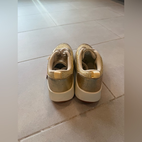 Lucky Step gold sneakers size 8.5 - Picture 3 of 8